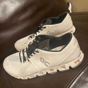Men’s on cloud running shoes. Size 11